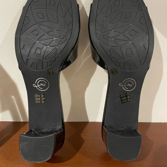 Chinese Laundry dressy slides. Black patent. Size 8.5 US - Picture 3 of 3